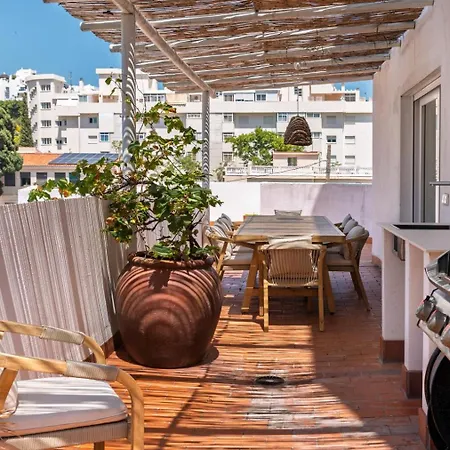 Large Terrace -side Apartment *